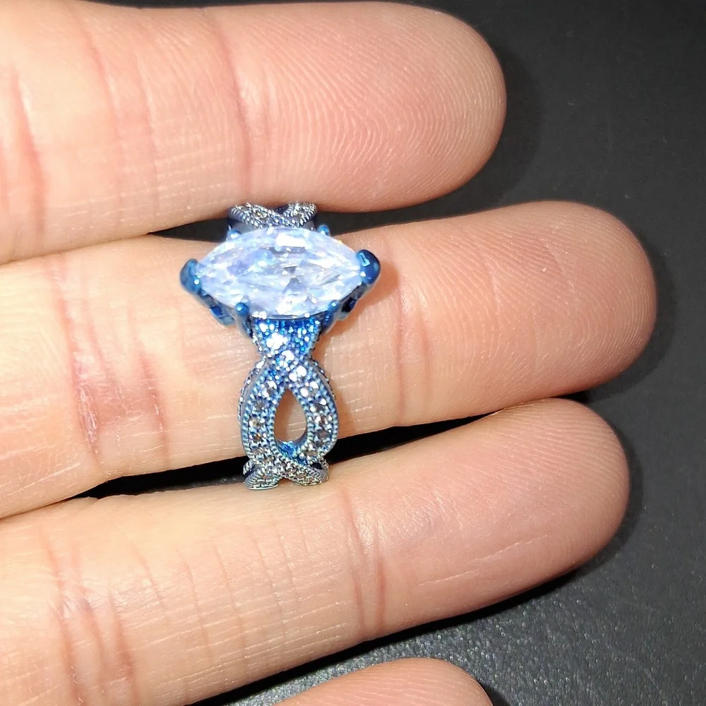 NWT Beautiful Art Deco Boho Blue 7 Sparkly Ring!!